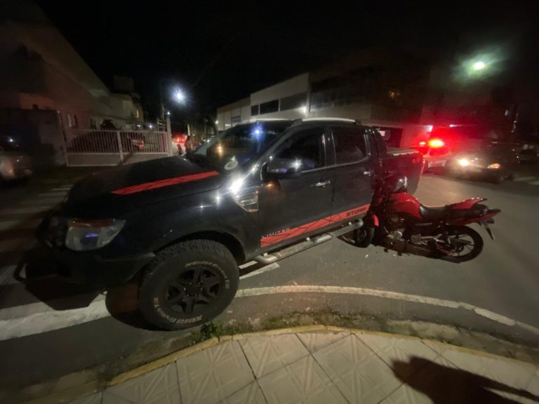 Racha entre motos resulta em acidente e feridos em Camboriú