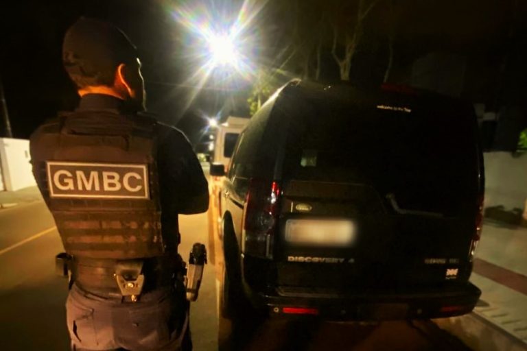 Golpe envolve guincheiro e pedido de resgate: GM recupera Land Rover em BC