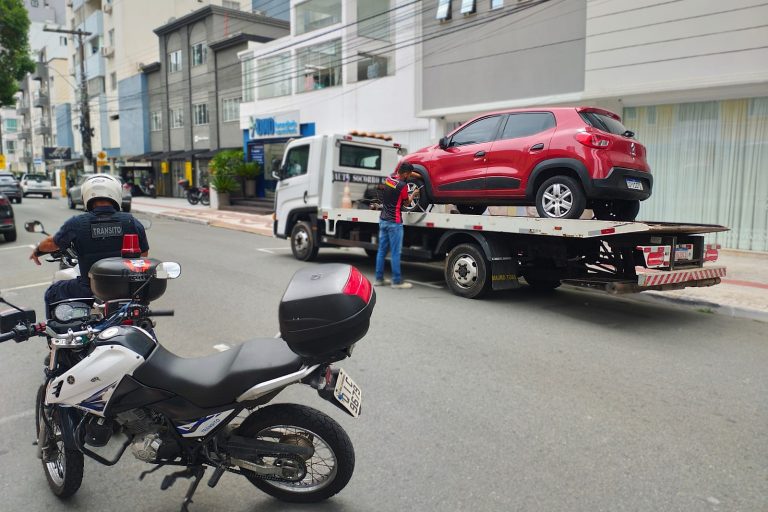 Sistema de monitoramento de placas identifica carro furtado no centro de BC