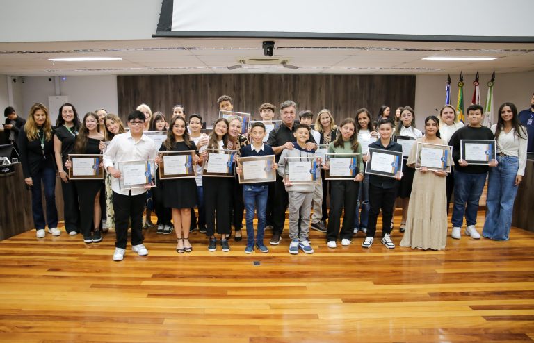 Legislatura 2025 da Câmara Mirim é diplomada